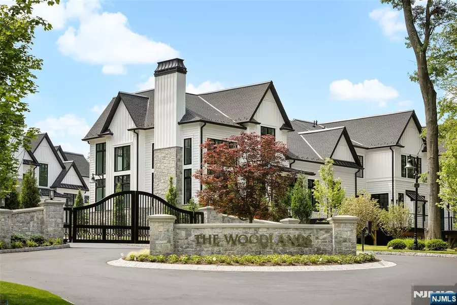 11 Stone Bridge CT, Demarest, NJ 07627