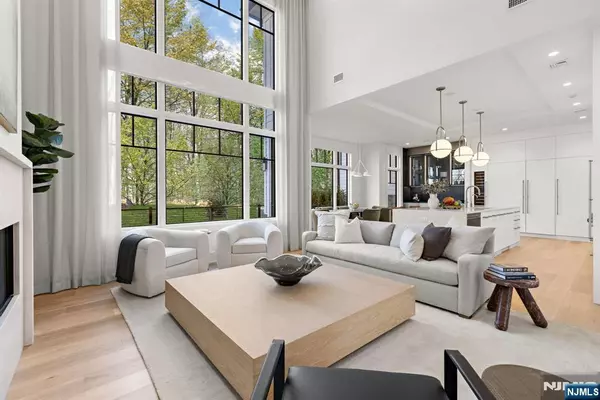 Demarest, NJ 07627,2 Stone Bridge CT