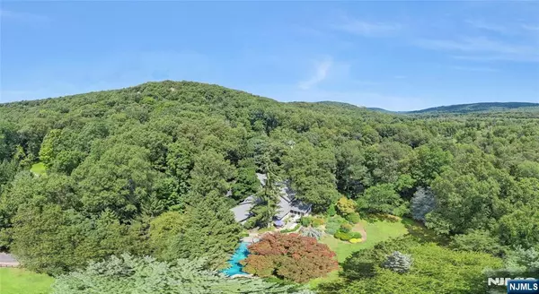 21 Midvale Mountain RD, Mahwah, NJ 07430