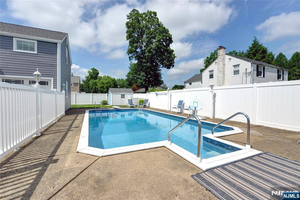 Pequannock Township, NJ 07444,306 Boulevard