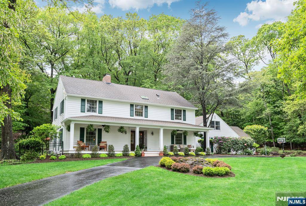 220 Ottowa LN, Franklin Lakes, NJ 07417