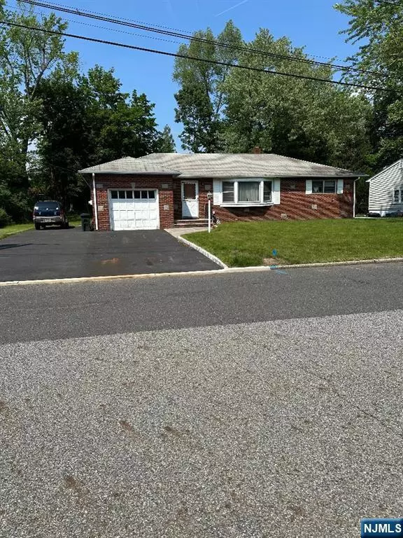 33 Jerome PL, Wayne, NJ 07470