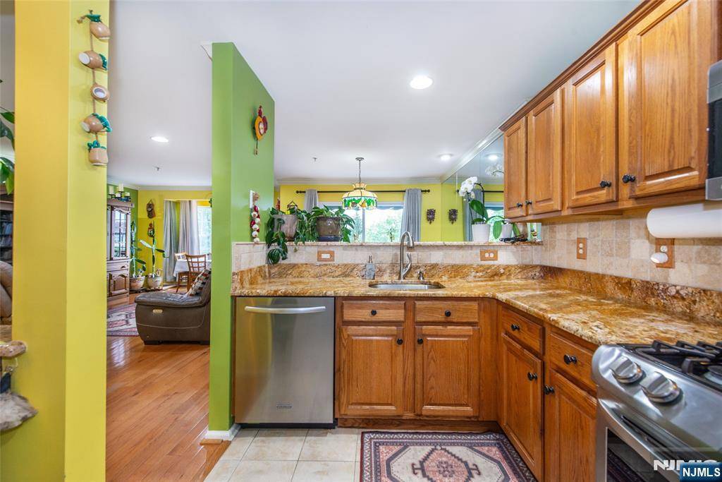 Pompton Lakes, NJ 07442,143 Summit RDG