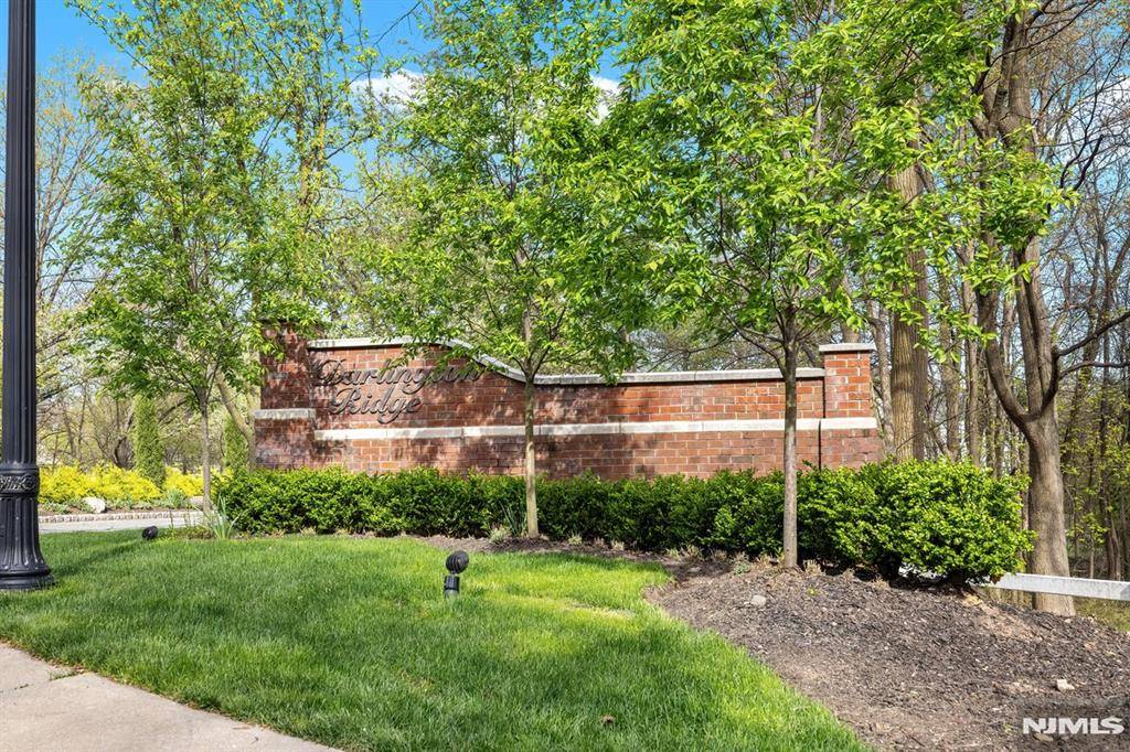 1048 Ash DR, Mahwah, NJ 07430