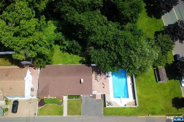 76 Central LN, Secaucus, NJ 07094