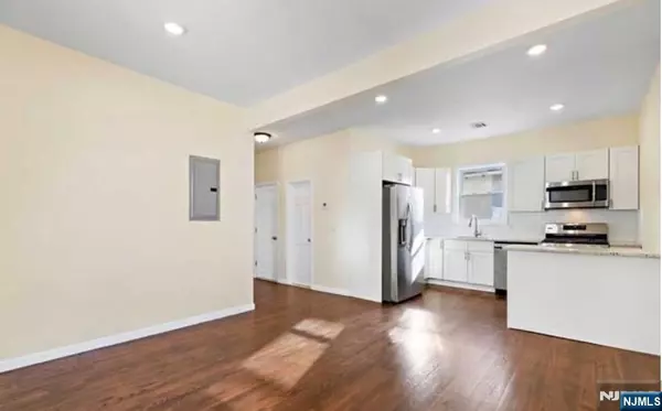 Cliffside Park, NJ 07010,413 Palisade AVE