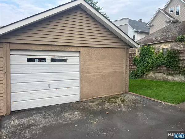 Clifton, NJ 07011,78 1st