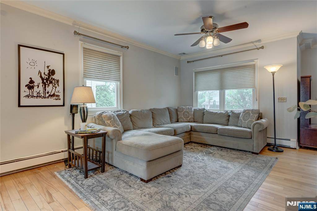 Waldwick, NJ 07463,6 Hudson AVE