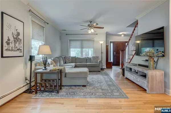 Waldwick, NJ 07463,6 Hudson AVE