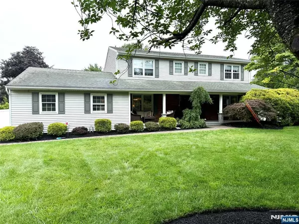 18 Marguerite LN, Montville Township, NJ 07082