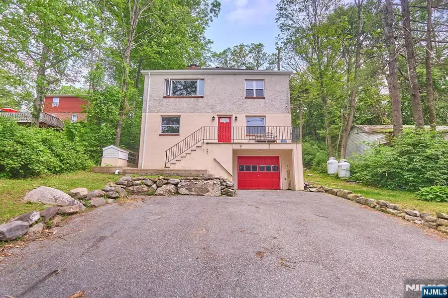 128 Lake Shore DR, West Milford, NJ 07421
