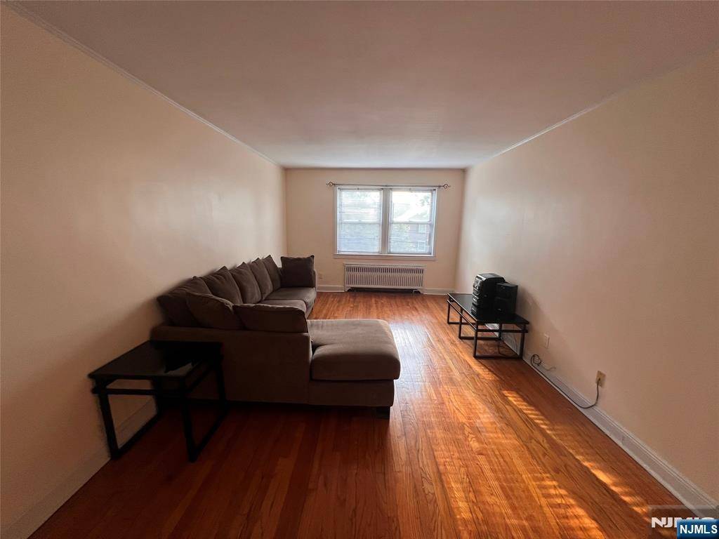 Teaneck, NJ 07666,735 Elm AVE #2C
