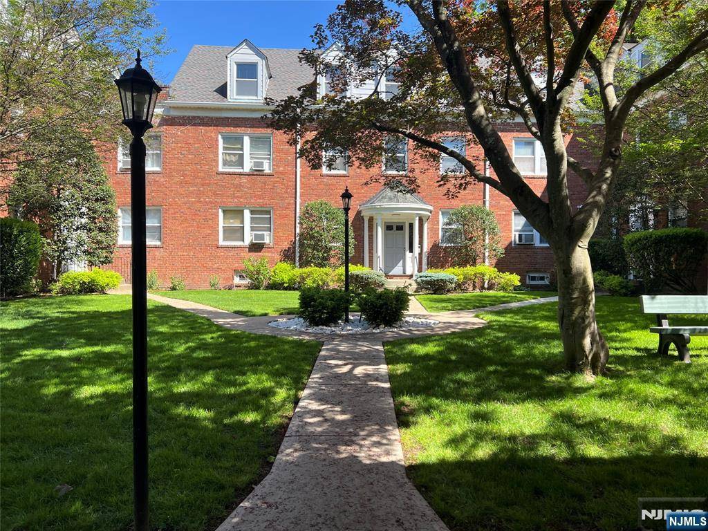 735 Elm AVE #2C, Teaneck, NJ 07666