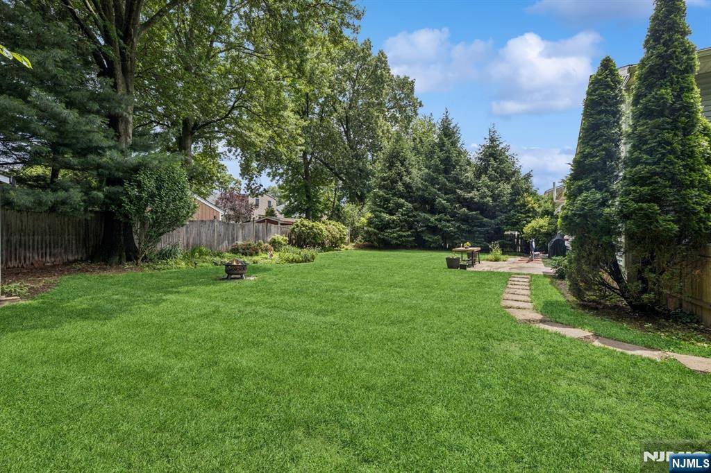 Cresskill, NJ 07626,368 11th ST