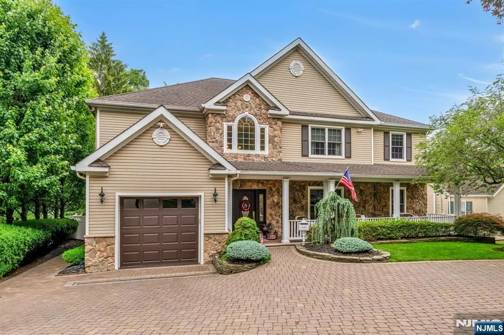 Paramus, NJ 07652,286 Farview AVE