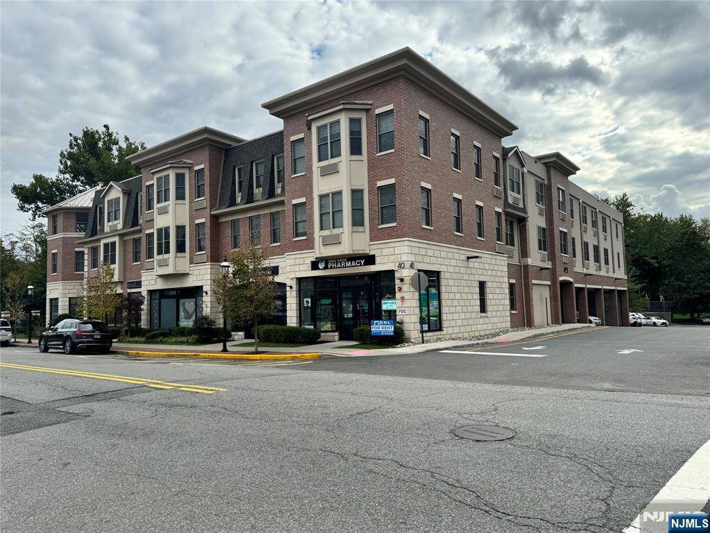 Park Ridge, NJ 07656,40 Park AVE #208