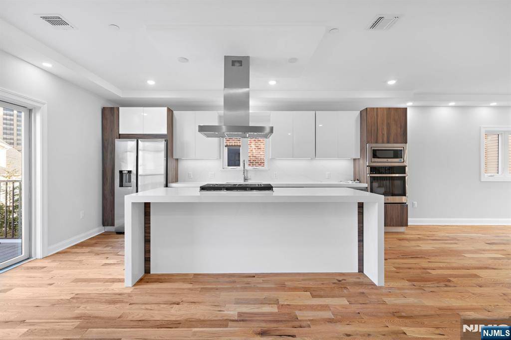 Cliffside Park, NJ 07010,227 Wayne AVE #A