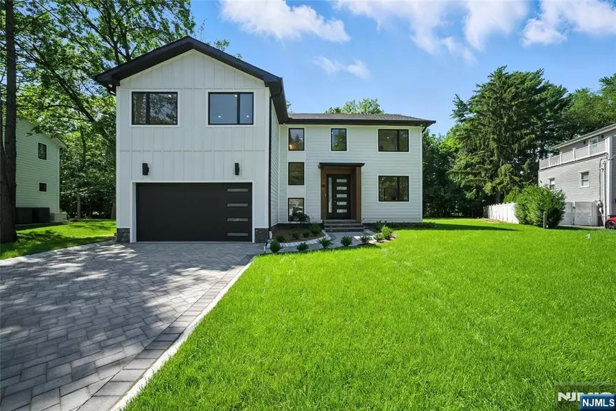 30 Benjamin RD, Tenafly, NJ 07670