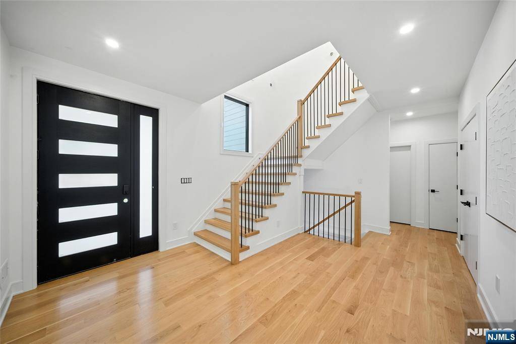 Tenafly, NJ 07670,30 Benjamin RD