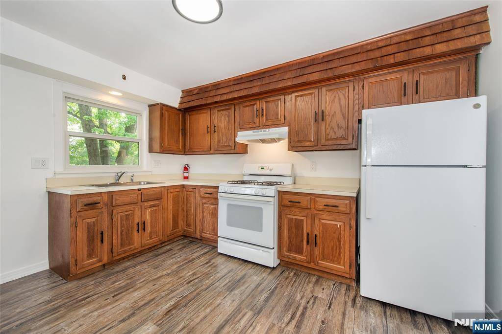 Clifton, NJ 07013,14 Van Wagoner AVE