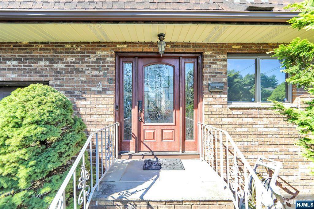Tenafly, NJ 07670,125 Hickory AVE #A