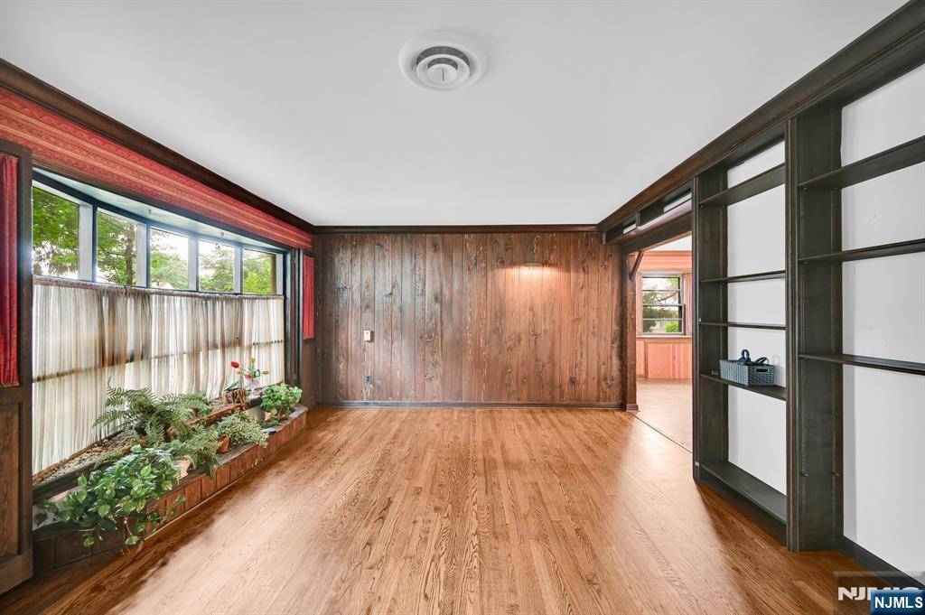 Fair Lawn, NJ 07410,0-04 Pine AVE