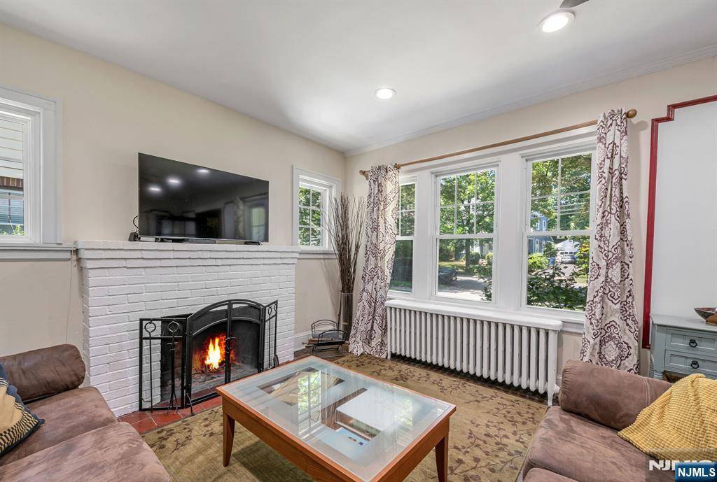 Englewood, NJ 07631,232 W Hudson AVE
