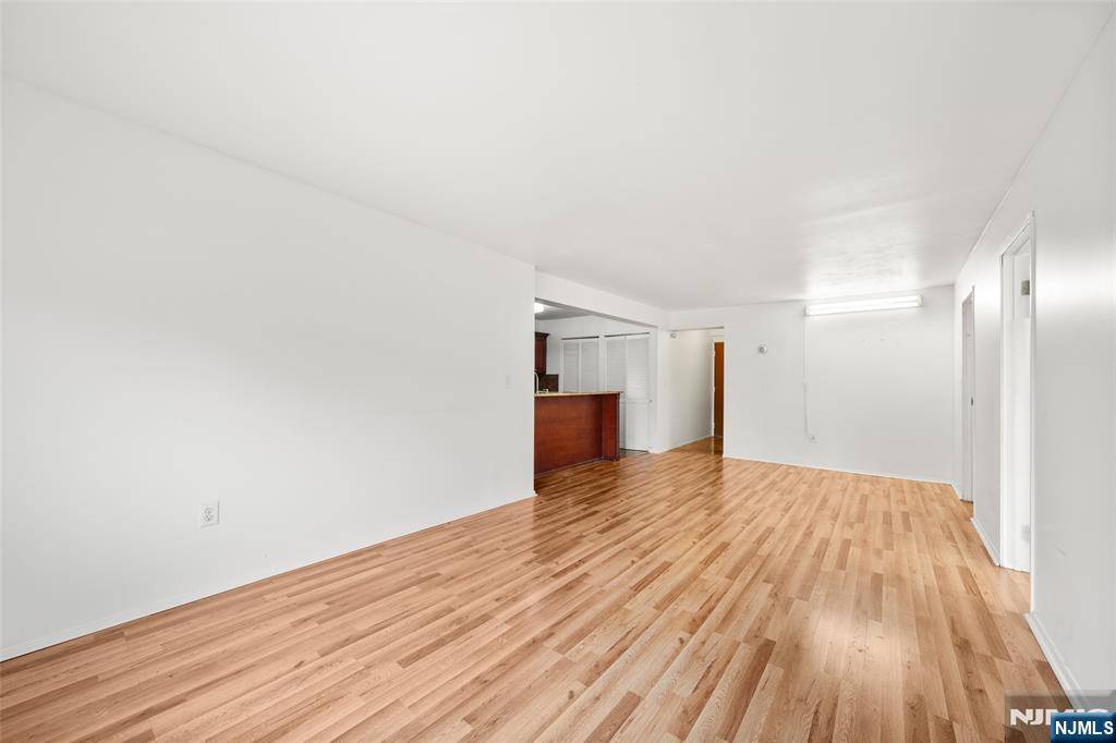 Palisades Park, NJ 07650,333 Grand AVE #1C
