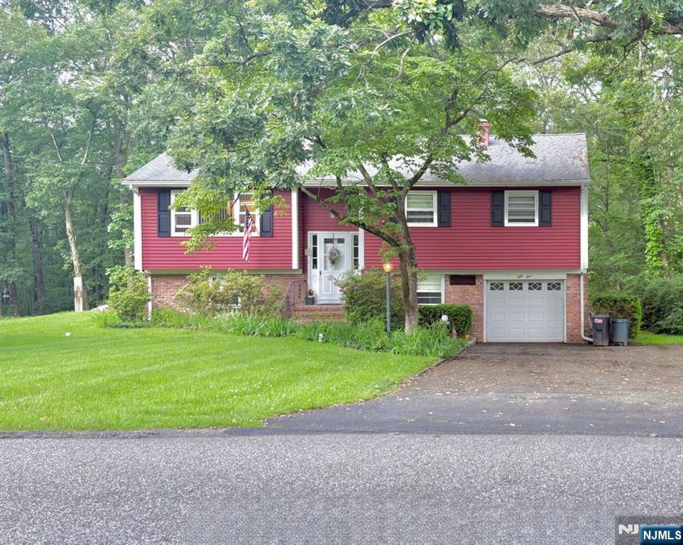 54 Alta Vista DR, Ringwood, NJ 07456
