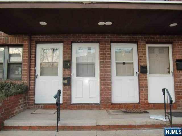 Leonia, NJ 07605,482 Broad AVE ##7