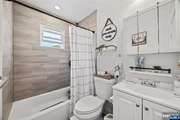 Irvington, NJ 07111,65 Delmar PL