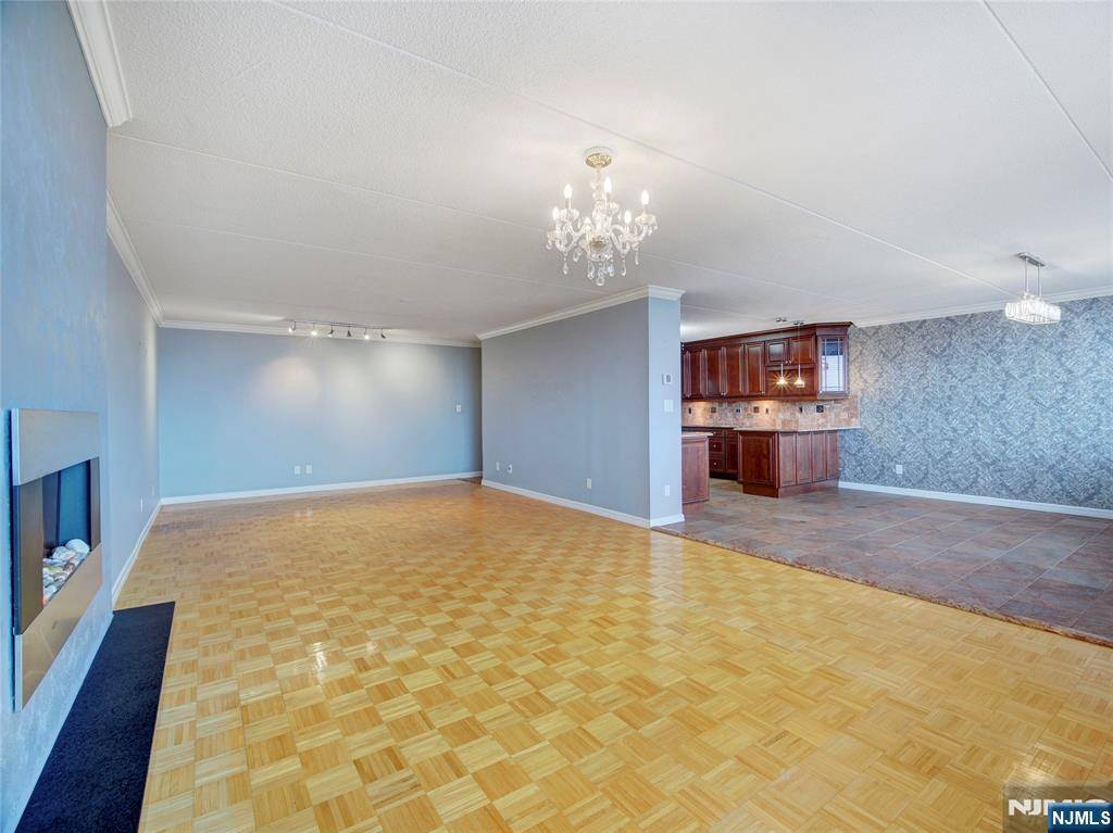 Cliffside Park, NJ 07010,250 Gorge RD #16D