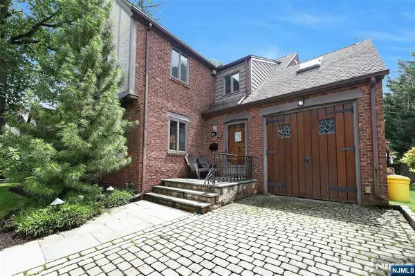 Teaneck, NJ 07666,548 Standish RD