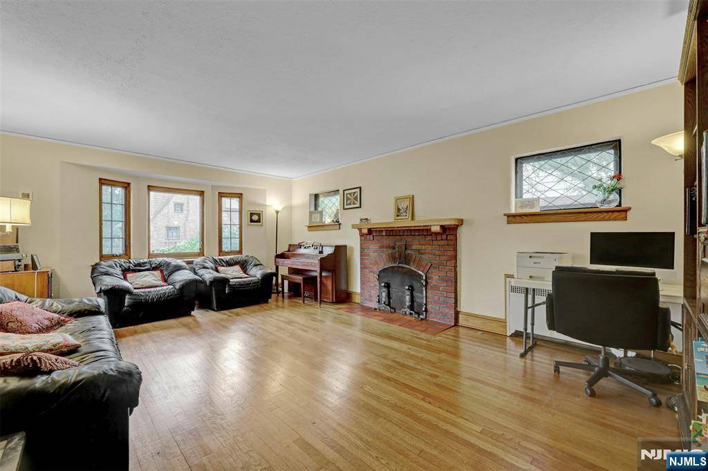 Teaneck, NJ 07666,548 Standish RD