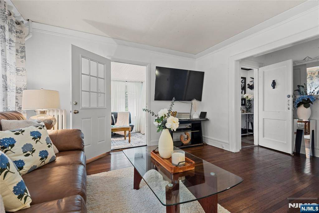 West Orange, NJ 07052,19 Mckinley AVE