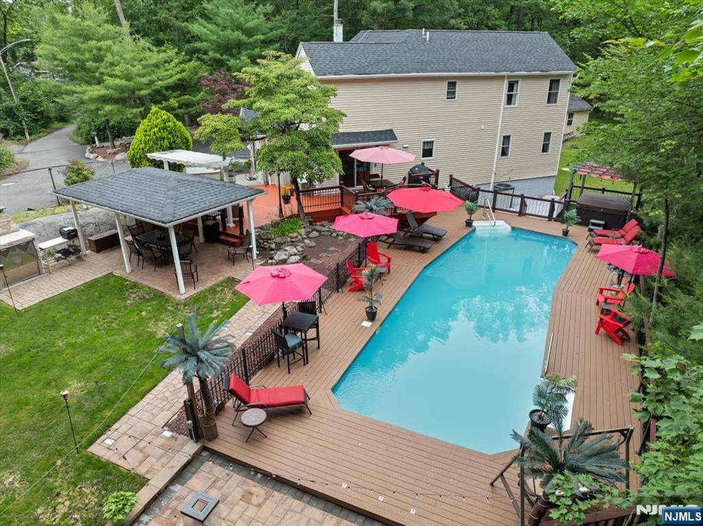 19 Elm ST, Wanaque, NJ 07420
