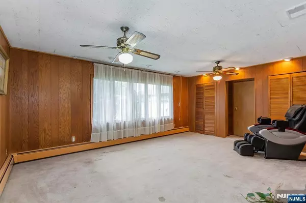 Saddle Brook, NJ 07663,214 Alberta DR