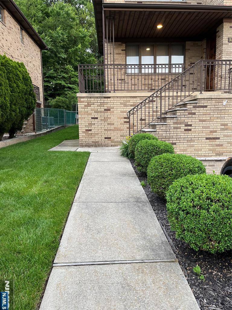 Palisades Park, NJ 07650,326 10th ST #1