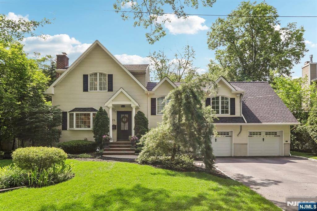 15 Spruce PL, Ho-ho-kus, NJ 07432