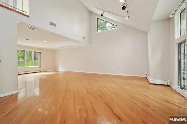 Closter, NJ 07624,33 Brodil CT