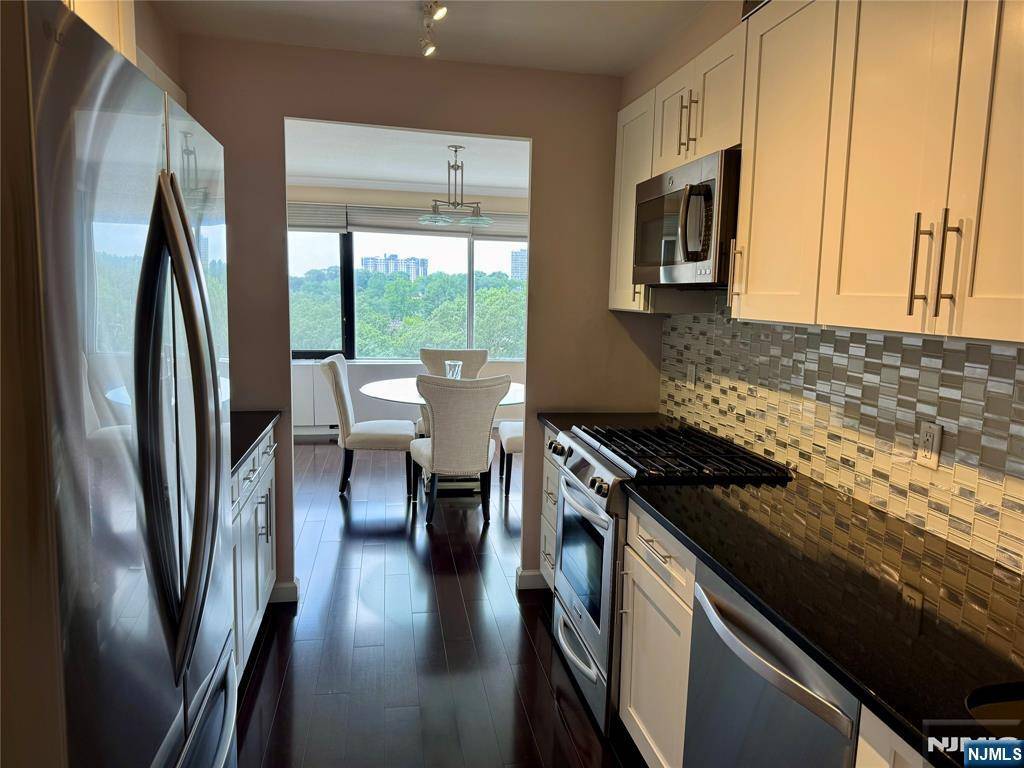 Fort Lee, NJ 07024,6 Horizon RD #604