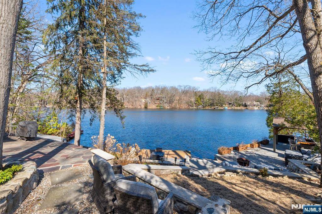 Bloomingdale, NJ 07403,60 W Shore DR