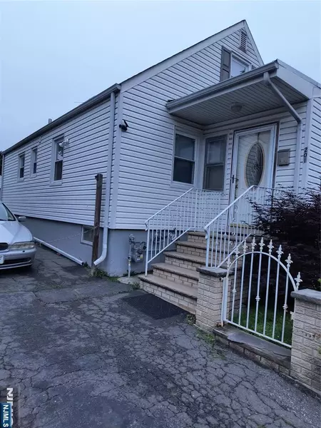 201 Hussa, Linden, NJ 07036