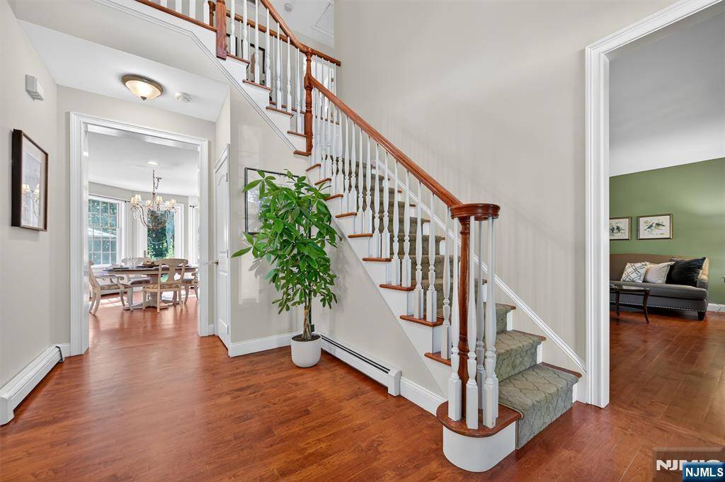 Ramsey, NJ 07446,66 Dogwood TER