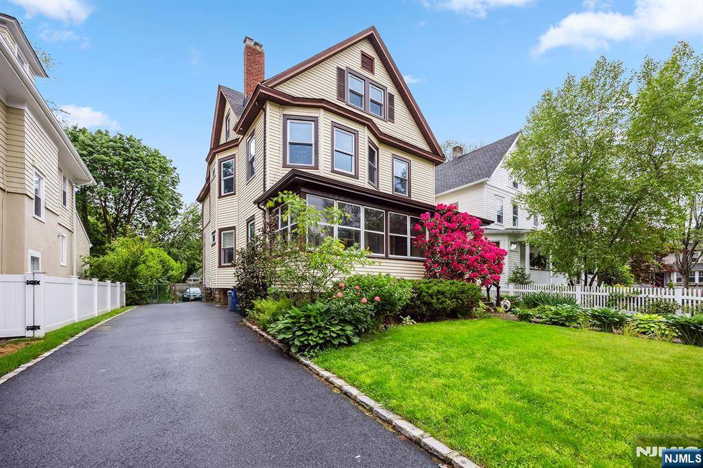 Glen Ridge, NJ 07028,210 Baldwin ST