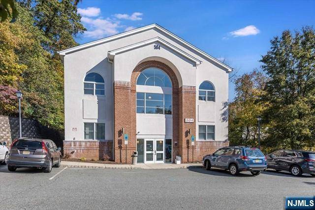 504 Hamburg TPKE #204B, Wayne, NJ 07470