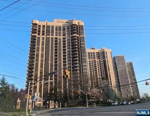 900 Palisade #1-J, Fort Lee, NJ 07024