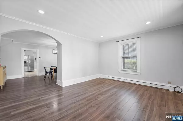 Totowa, NJ 07512,699 Riverview DR