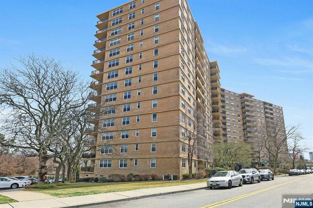 Fort Lee, NJ 07024,2200 N Central RD #1N