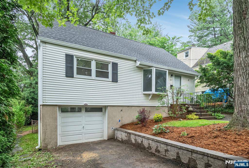 97 Palisade AVE, Leonia, NJ 07605
